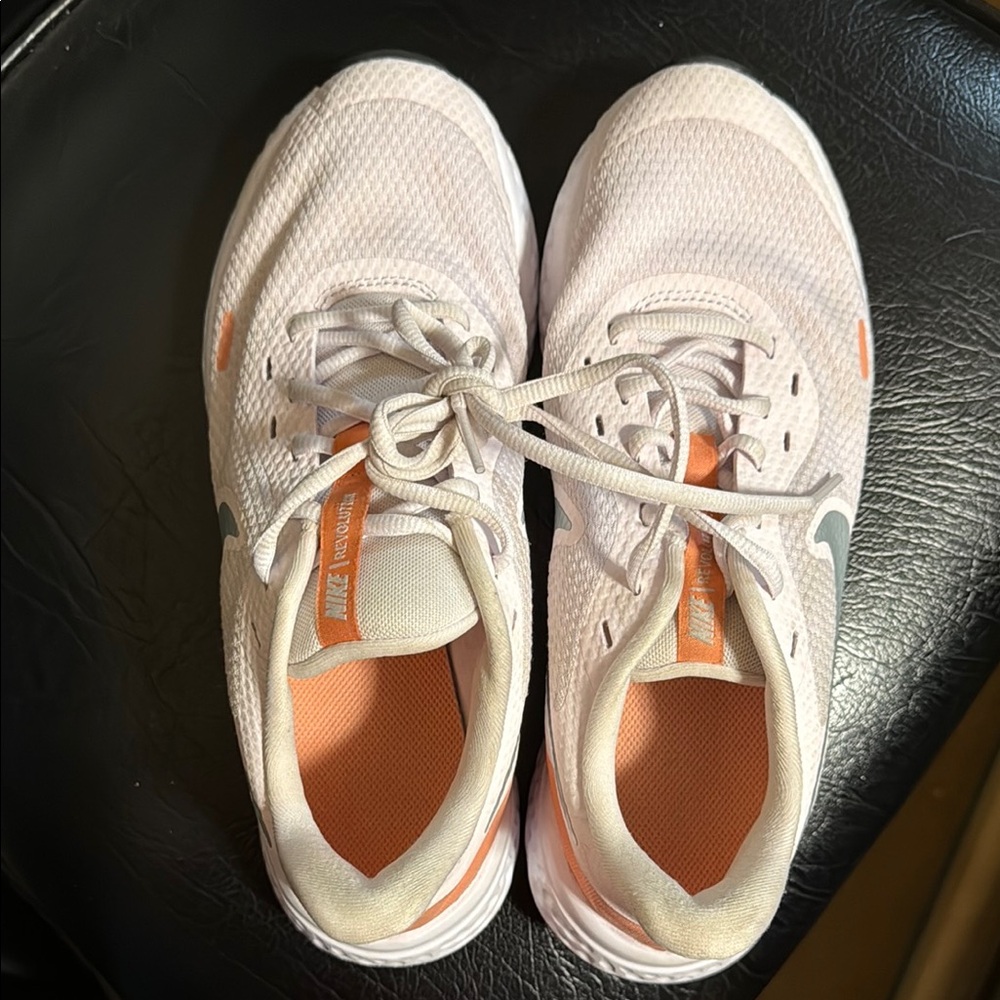 Nike Cream and Orange Sneakers with React Foam - Picture 4 of 6